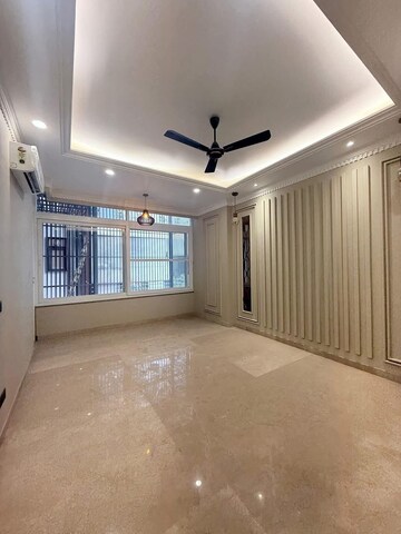 Room in 4 BHK Builder Floor at Sector 15i – for Rent