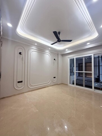 Room in 4 BHK Builder Floor at Sector 15i – for Rent