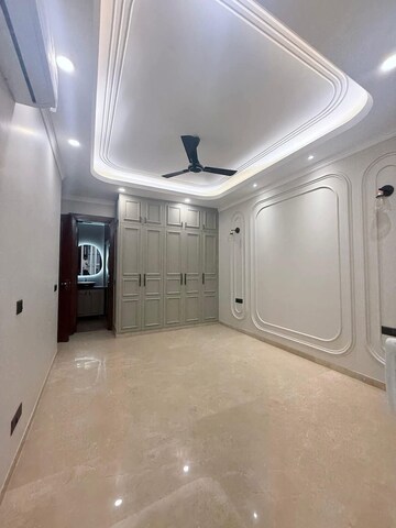 Room in 4 BHK Builder Floor at Sector 15i – for Rent