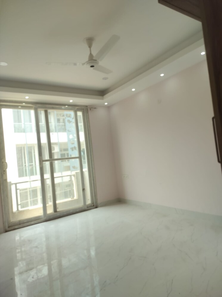 Room, sector 14 3 Bedroom 1800 Sq.Ft. Builder Floor In Sector 14 Gurgaon 9010908