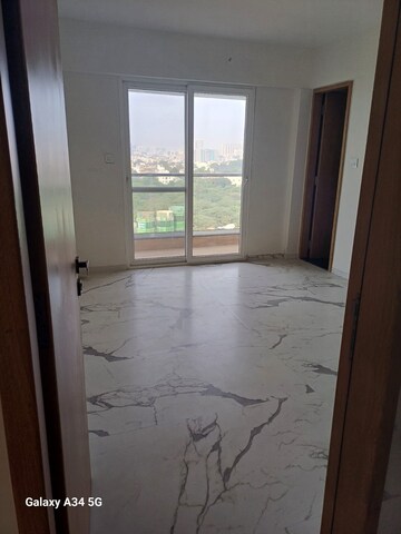 Room in 2 BHK Apartment at Horizon Highgrove, Mundhwa – for Rent