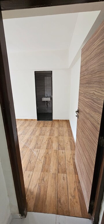 Room in 2 BHK Apartment at Vaibhavlaxmi Templum Heights, Vikhroli East – for Rent