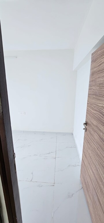 Room in 2 BHK Apartment at Vaibhavlaxmi Templum Heights, Vikhroli East – for Rent