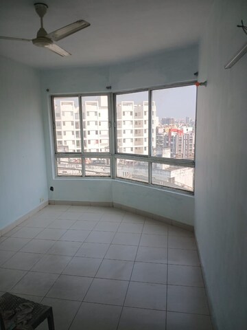Room in 3 BHK Apartment at Shrachi Greenwood Park Extension, Rajarhat New Town – for Sale