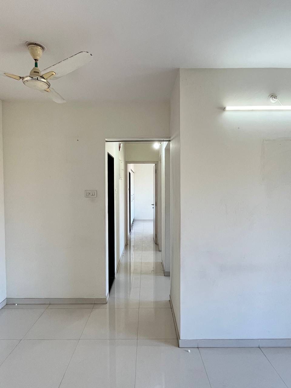 2 BHK + Servant Room Apartment For Rent in Metropolis Aquaris Phase 1
