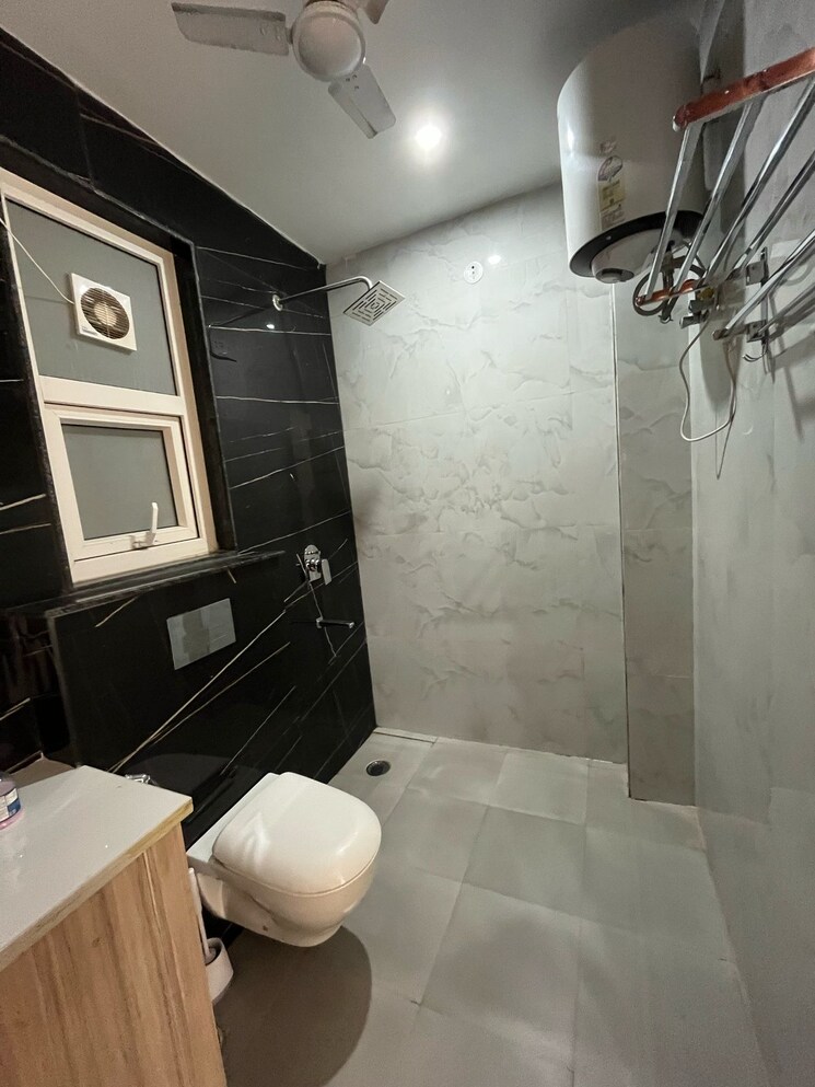 Bathroom, sector 23 3 Bedroom 2000 Sq.Ft. Builder Floor In Sector 23 Gurgaon 9010979