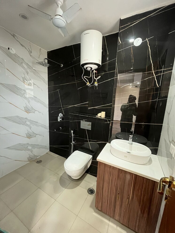 Team Area, sector 23 3 Bedroom 2000 Sq.Ft. Builder Floor In Sector 23 Gurgaon 9010979