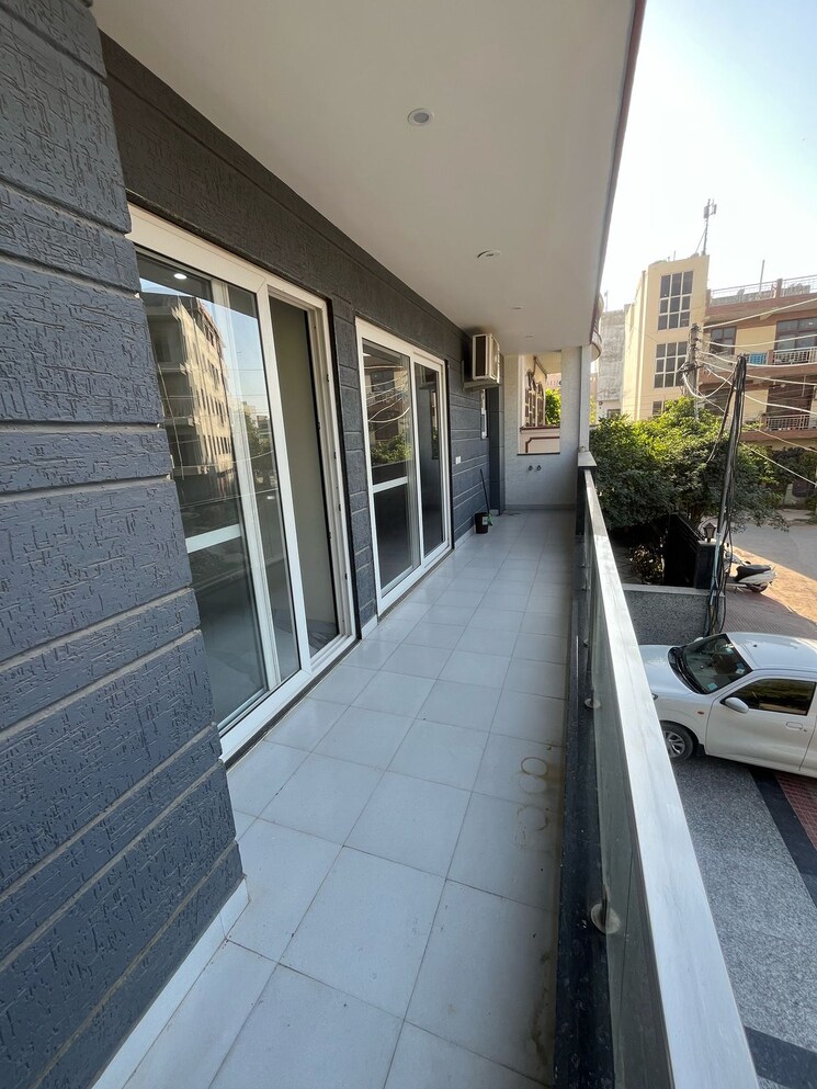 Balcony, sector 23 3 Bedroom 2000 Sq.Ft. Builder Floor In Sector 23 Gurgaon 9010979