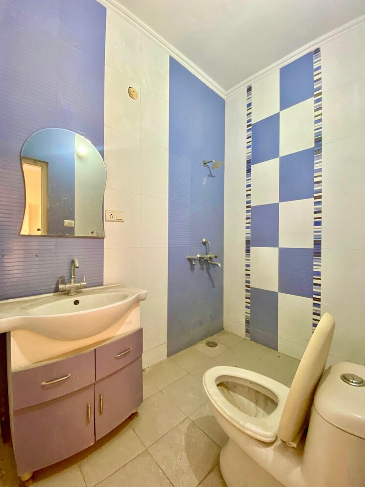 Bathroom, ambala highway 2 Bedroom 1200 Sq.Ft. Apartment In Ambala Highway Zirakpur 9010974