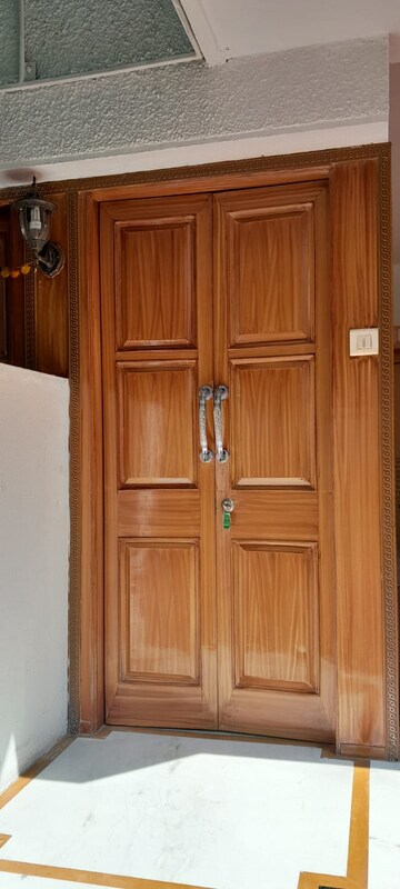 Furnished Amenities in 2 BHK Apartment at Koregaon Park CHS, Koregaon Park – for Rent