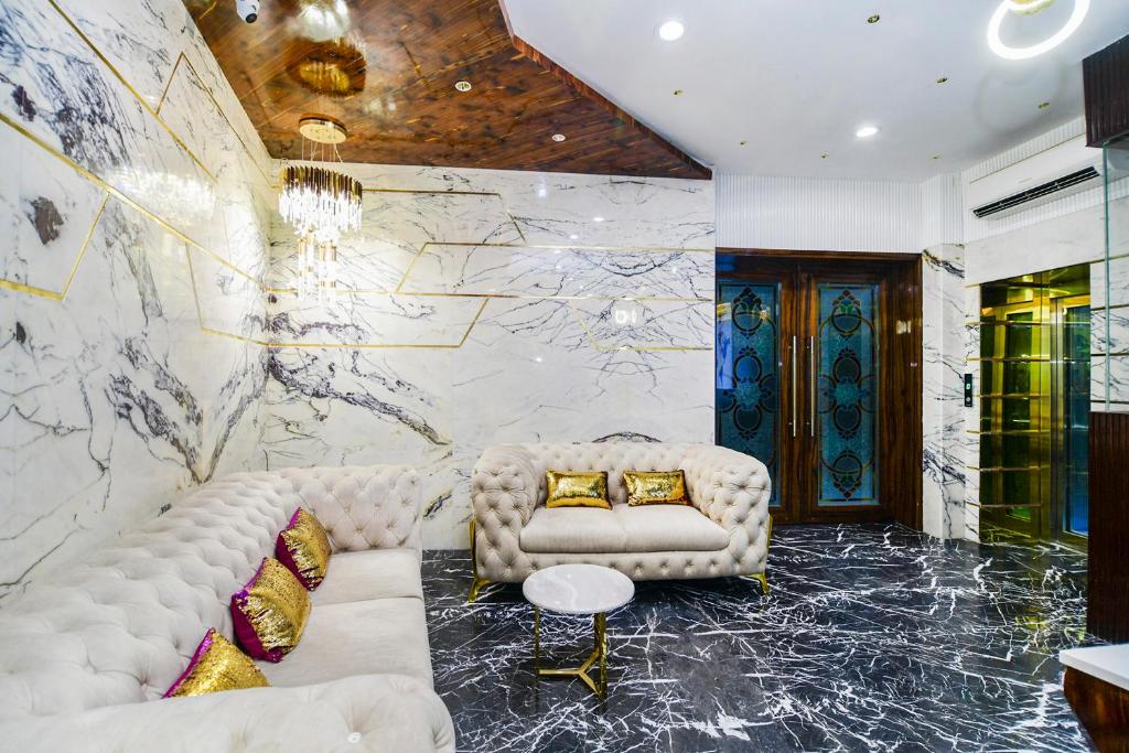 3 BHK + Servant Room 1660 Sq.Ft. Builder Floor in Vatika India Next Floors