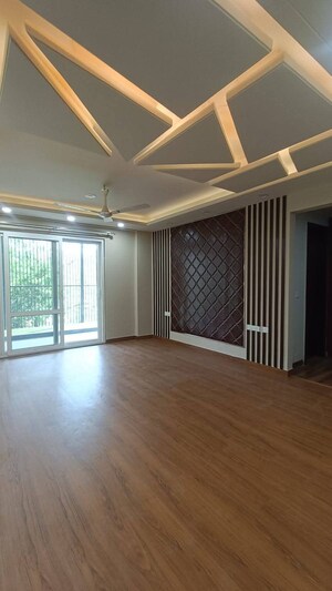Room in 5 BHK Builder Floor at Green Wood City, Sector 45 – for Sale