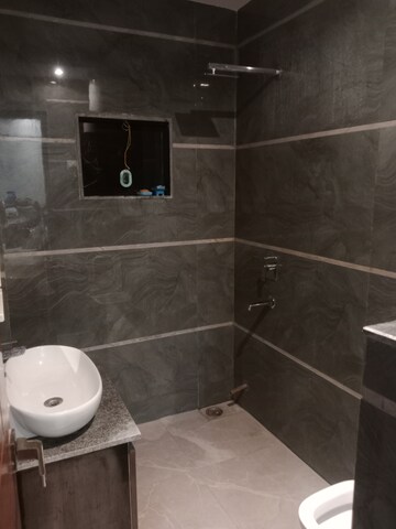 Master Bedroom in 3 BHK Builder Floor at Sector 37 – for Rent