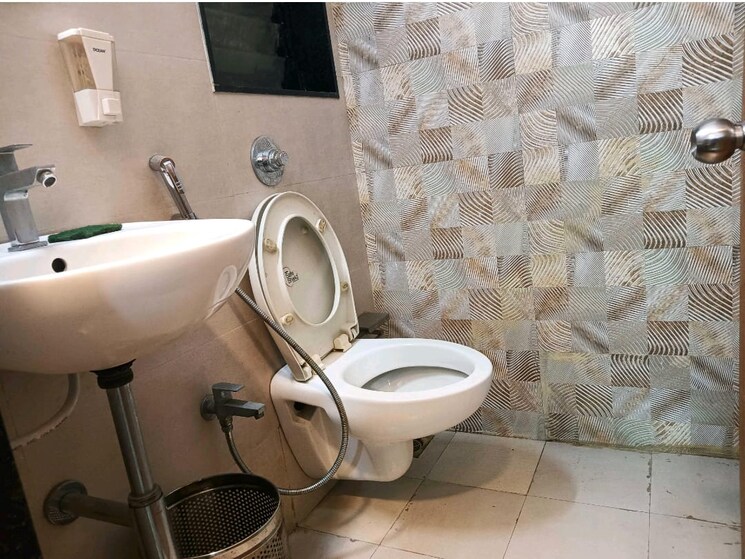 Bathroom, shelton-sapphire Commercial Office Space 1250 Sq.Ft. In Cbd Belapur Sector 15 Navi Mumbai 9011111