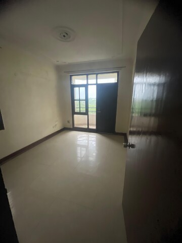 Room in 4 BHK Apartment at Sector 21c – for Sale