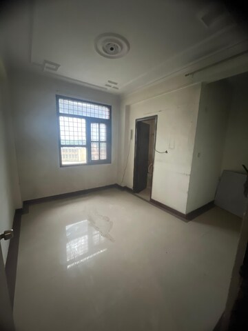 Room in 4 BHK Apartment at Sector 21c – for Sale