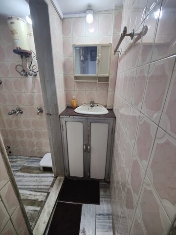 Bathroom in 1.5 BHK Apartment at Chakala Pragati Chs, Jb Nagar – for Rent