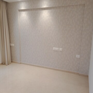 Room in 2 BHK Apartment at Hiranandani Highland, Powai – for Rent