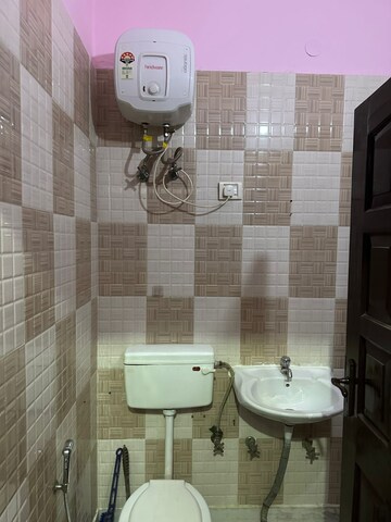 Bathroom in 1 BHK Builder Floor at Ansal Plaza Sector-23, Sector 23 – for Rent