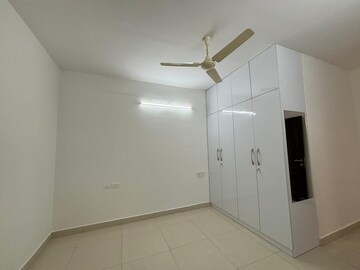 Room in 3 BHK Apartment at Shriram Luxor, Hennur Road – for Rent