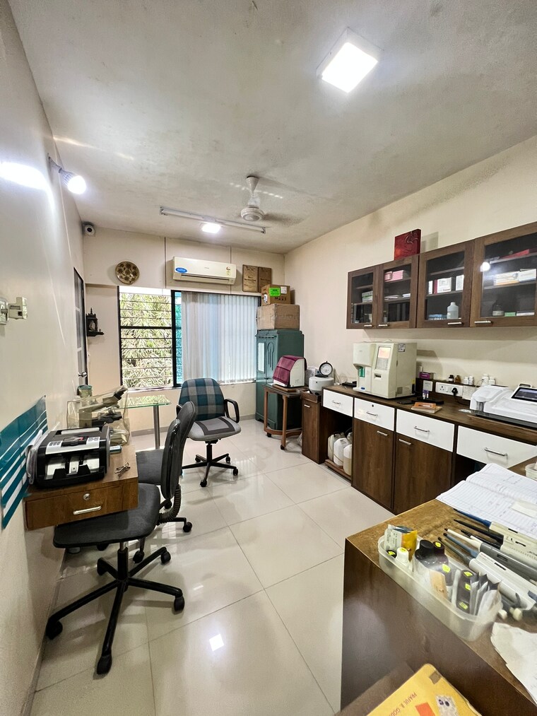 Team Area, kandivali west Commercial Office Space 612 Sq.Ft. In Kandivali West Mumbai 9011332