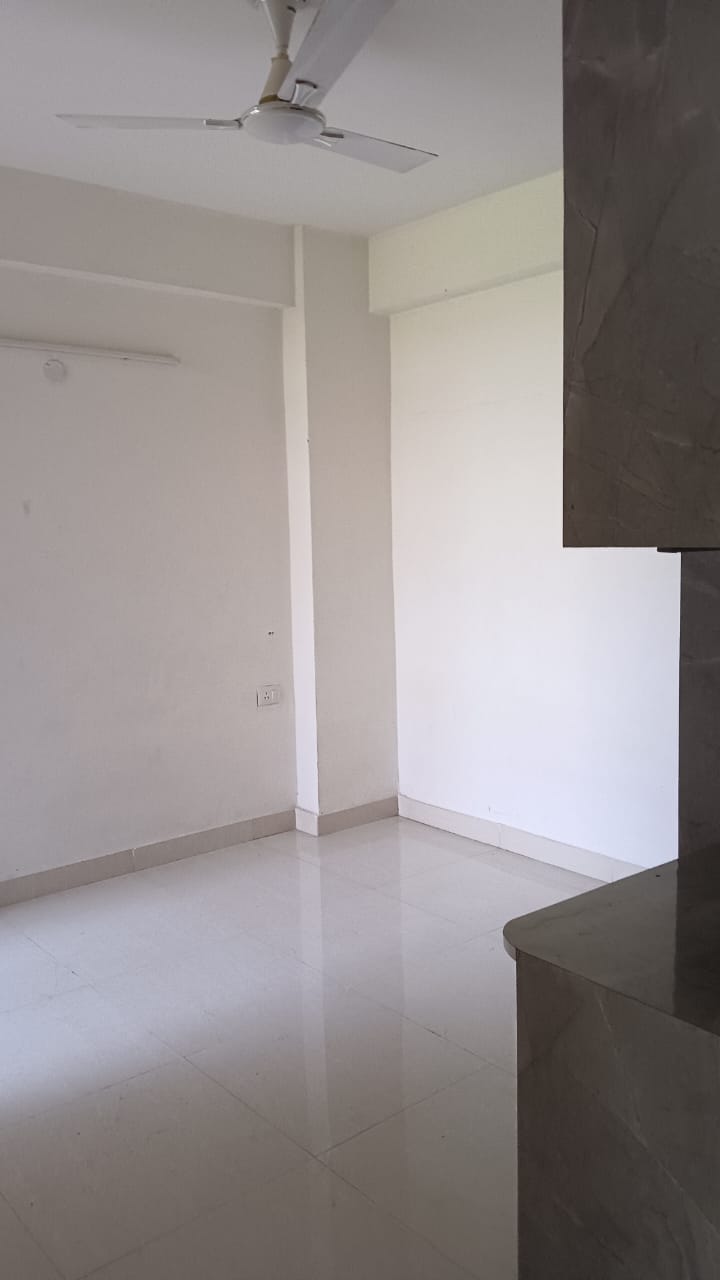 2 BHK + Extra Room Apartment For Rent in Signature Global Synera