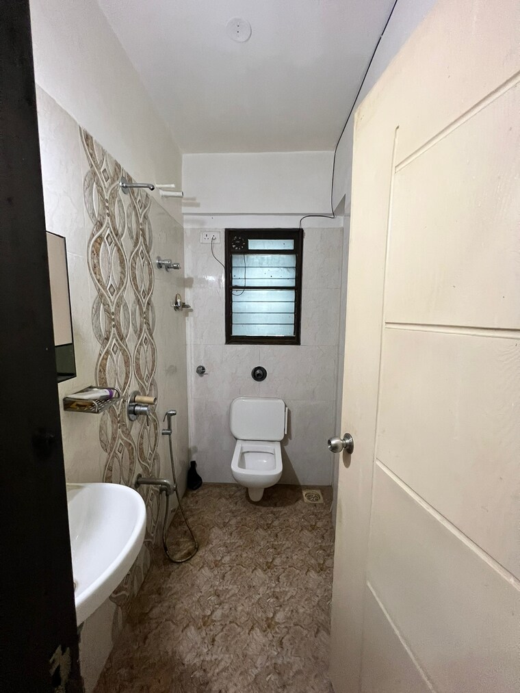 Washroom, kandivali west Commercial Office Space 612 Sq.Ft. In Kandivali West Mumbai 9011332