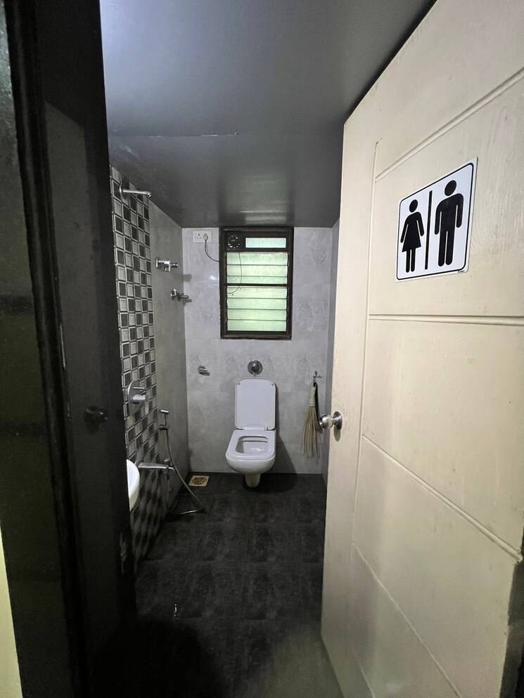 Washroom, kandivali west Commercial Office Space 612 Sq.Ft. In Kandivali West Mumbai 9011332