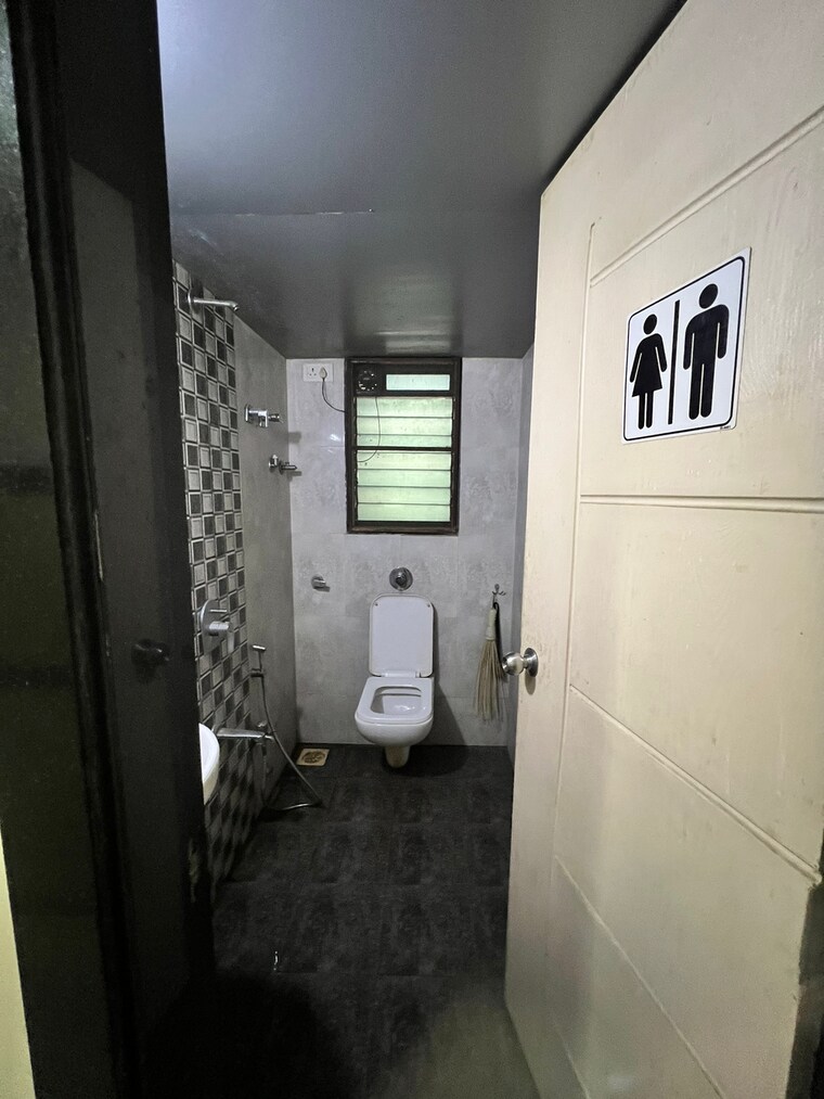 Washroom, kandivali west Commercial Office Space 612 Sq.Ft. In Kandivali West Mumbai 9011332
