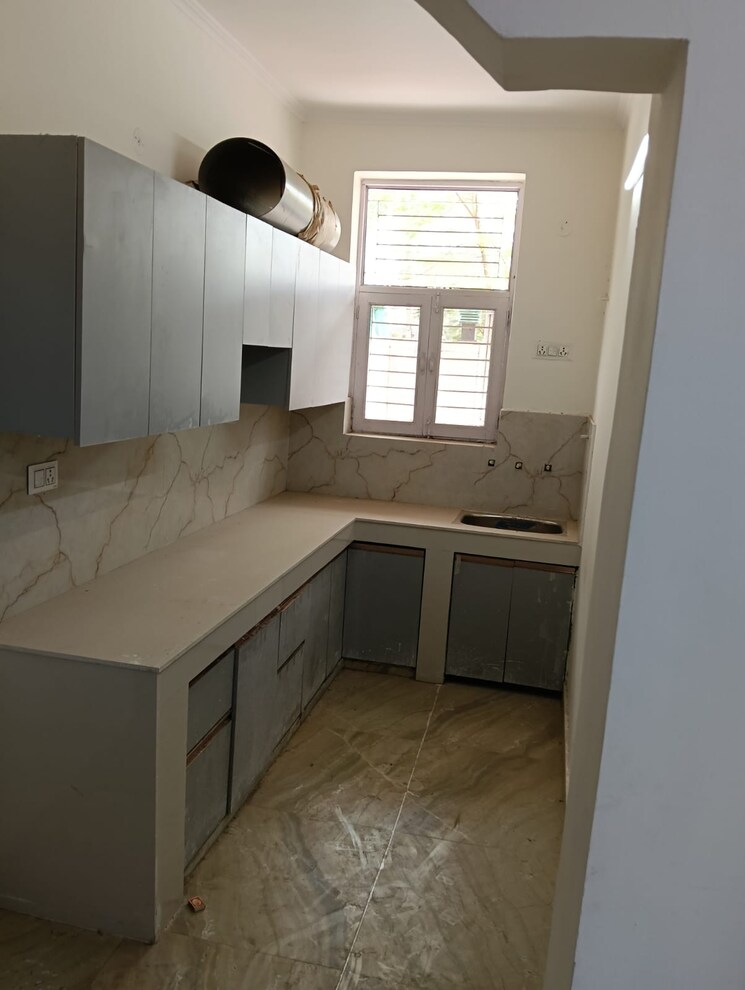 Kitchen, yk-homes 3 Bedroom 290 Sq.Yd. Builder Floor In Green Fields Colony Faridabad 9011414