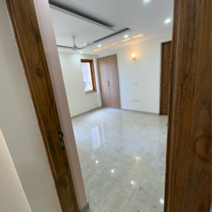 Room in 3 BHK Builder Floor at Parklands, Sector 85 – for Sale
