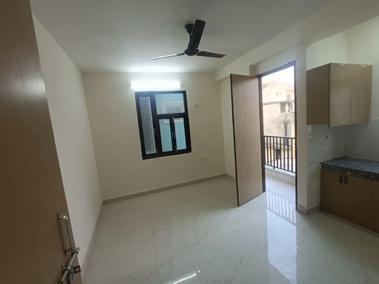Room, freedom fighters enclave 1 RK 350 Sq.Ft. Builder Floor In Freedom Fighters Enclave Delhi 9011503