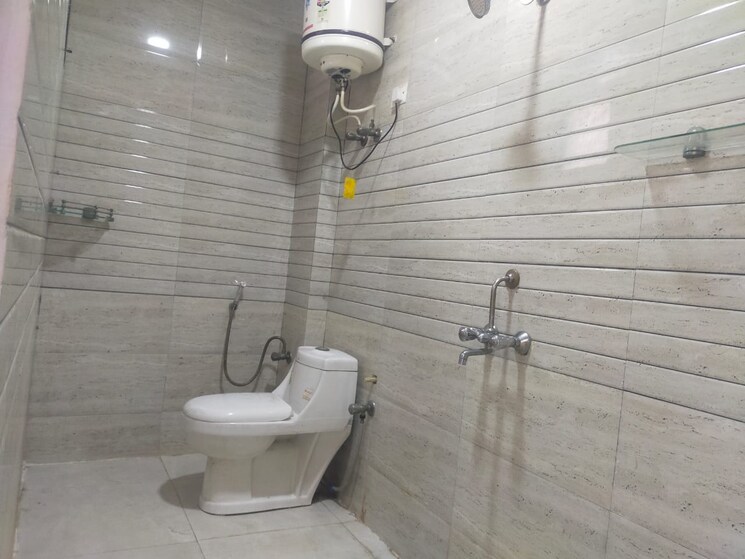 Bathroom, freedom fighters enclave 1 RK 350 Sq.Ft. Builder Floor In Freedom Fighters Enclave Delhi 9011503