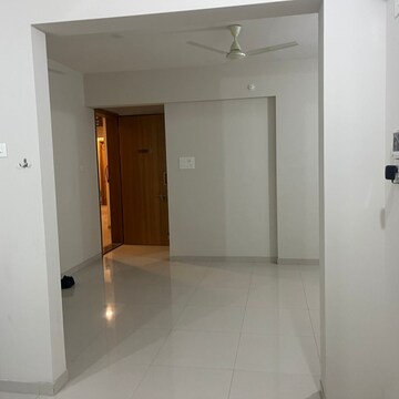 Room in 2.5 BHK Apartment at Austin Arena, Mumbai Bangalore Highway – for Rent