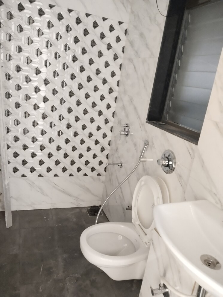 Bathroom, uk-iridium 1 Bedroom 395 Sq.Ft. Apartment In Kandivali East Mumbai 9011449