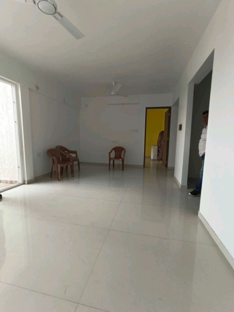 2 BHK + Extra Room 825 Sq.Ft. Apartment in Majestique Towers