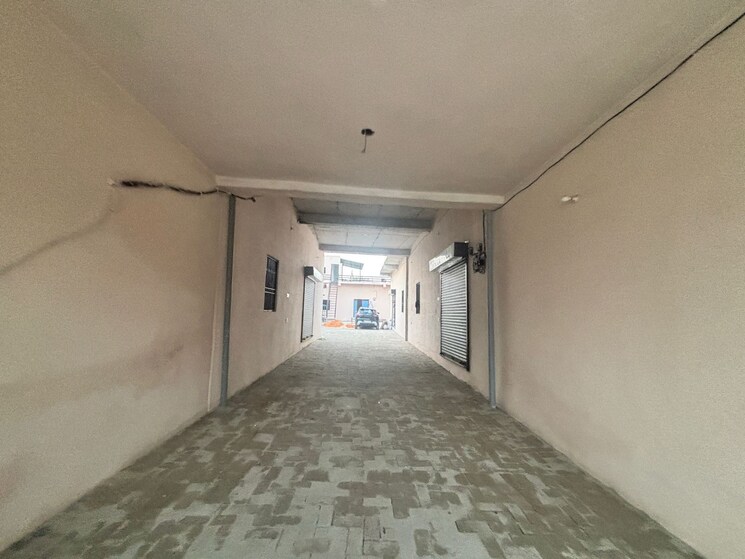 Room, sector 63 Commercial Office Space in IT/SEZ 24000 Sq.Ft. In Sector 63 Noida 9011601