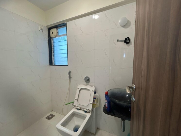 Bathroom, dn nagar 2 Bedroom 670 Sq.Ft. Apartment In Dn Nagar Mumbai 9011639