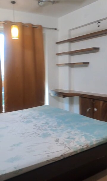 Room in 2 BHK Apartment at Hiranandani Estate Hamilton, Patlipada – for Rent