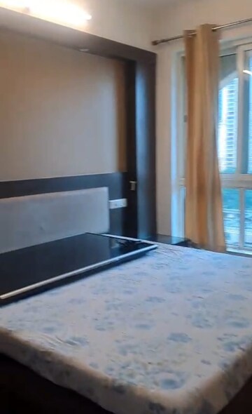 Room in 2 BHK Apartment at Hiranandani Estate Hamilton, Patlipada – for Rent