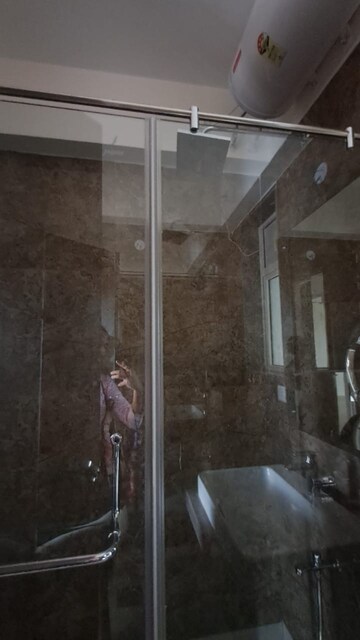 Furnished Amenities in 2 BHK Apartment at Kalpataru Bliss, Santacruz East – for Rent