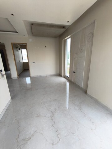 Room in 2.5 BHK Apartment at Ivory Silver County, Sector 95a – for Sale