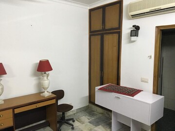Team Area in 3 BHK Builder Floor at Panchsheel Enclave – for Rent