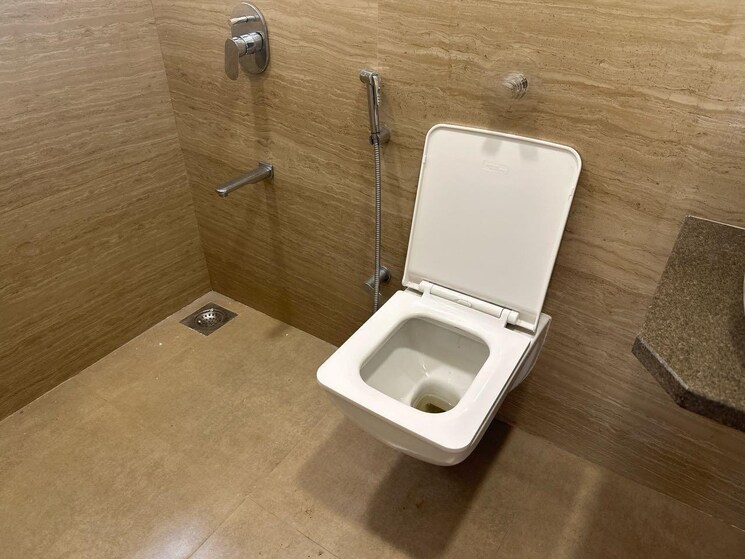 Bathroom, dn nagar 2 Bedroom 780 Sq.Ft. Apartment In Dn Nagar Mumbai 9011731