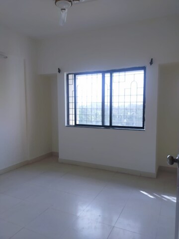 Room in 1 BHK Apartment at Kumar Paradise Pune, Magarpatta City – for Sale