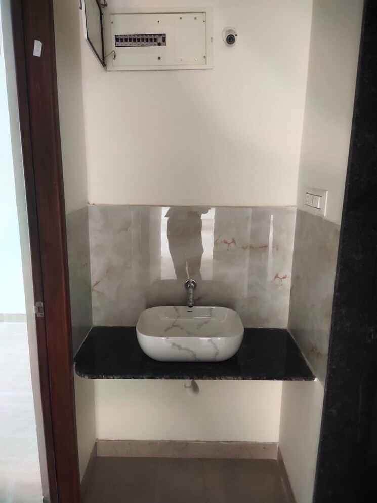 Bathroom, bunty-mayur-kilbil 2 Bedroom 750 Sq.Ft. Apartment In Dhanori Pune 9011795