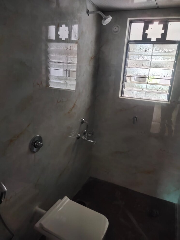 Bathroom, bunty-mayur-kilbil 2 Bedroom 750 Sq.Ft. Apartment In Dhanori Pune 9011795