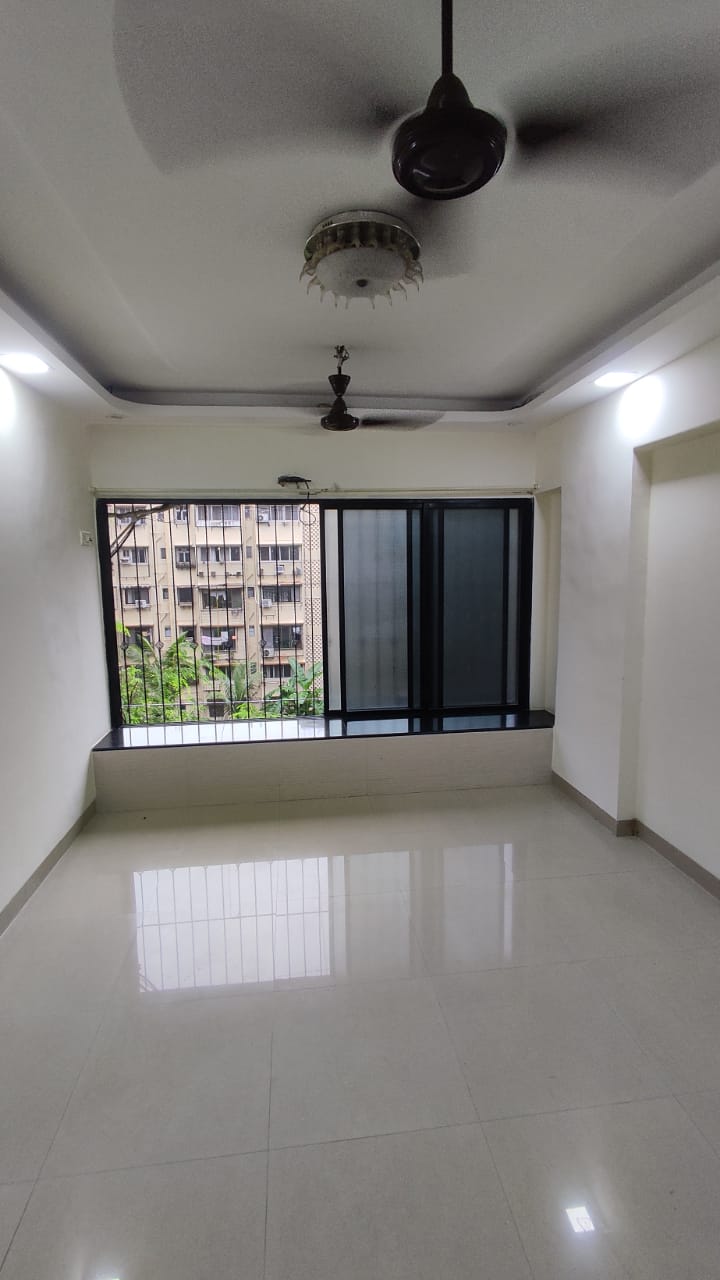 1 BHK + Extra Room Apartment For Rent in Sheth Irene