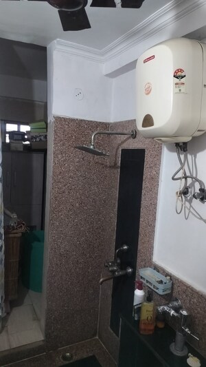 Furnished Amenities in 3 BHK Apartment at Mahagun Maestro, Sector 50 – for Sale