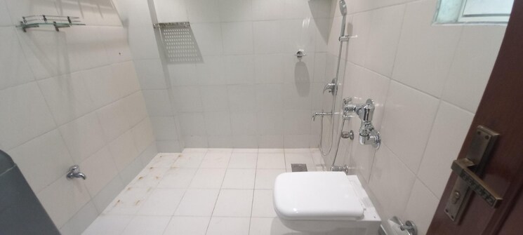 Bathroom, seven-bungalow 2 Bedroom 890 Sq.Ft. Apartment In Andheri West Mumbai 9011860